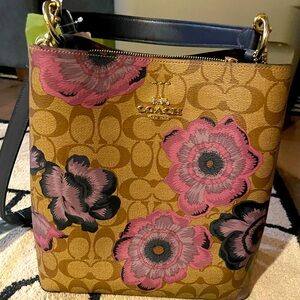 coach floral kaffe bucket bag and matching wallet NWT